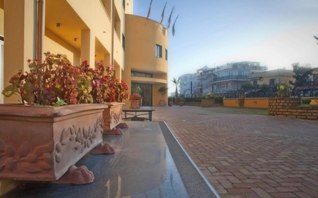 City Hotel