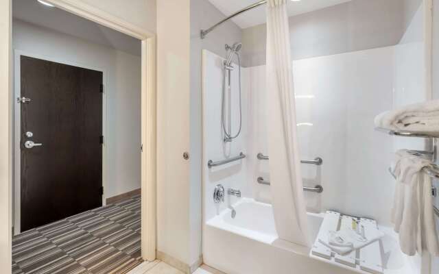 Microtel Inn & Suites by Wyndham Brooksville