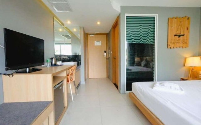 Mad Monkey Phuket