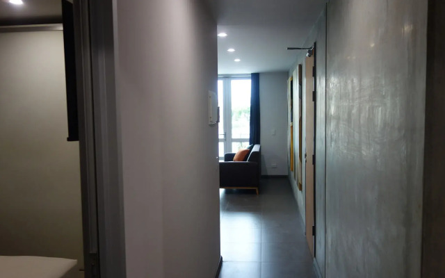 Semaphore Splash Apartments