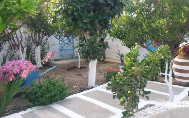 PERIVOLI 4-CHORA(5min away from the center by car)