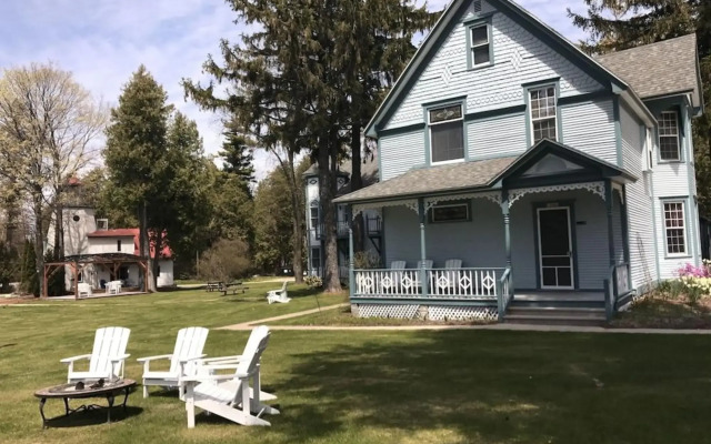 Harbor Light Inn