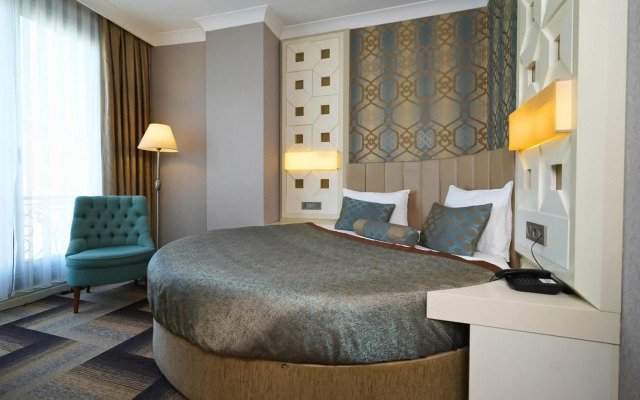The Grand Mira Hotel