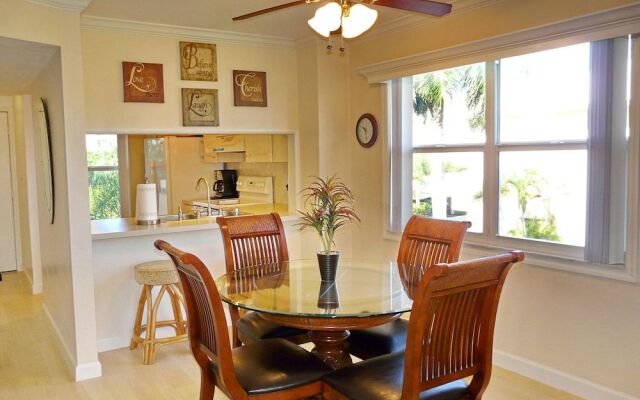 Bright Condo in Community With Pool/steps to Beach