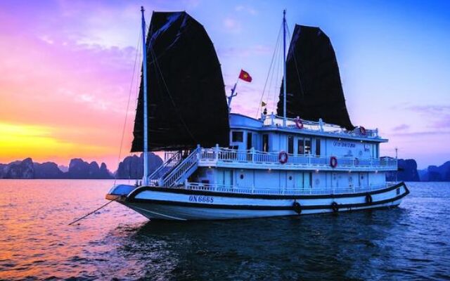 Gray Line Private Luxury Cruise