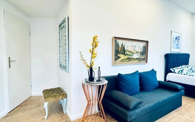 Spacious 3BR Near Kaufpark Alterlaa