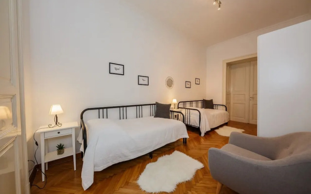 Best Luxury apt in Zagreb for 16 ppl