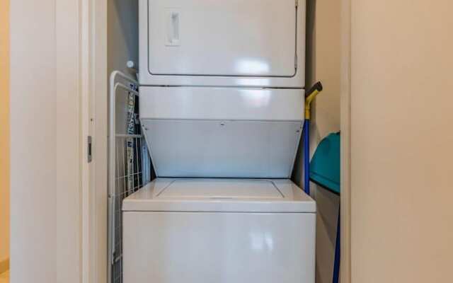 Luxury 1BR Condo Great Location Amenities
