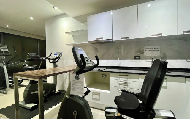 Pool Front Sexy Studio Fully Furnished Apartment