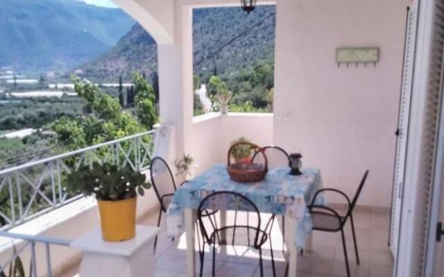 West Red Rock and View Leonidio maisonette studio