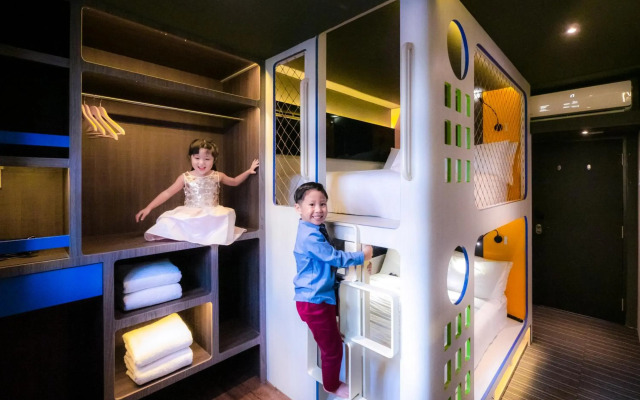 CUBE Family Boutique Capsule Hotel