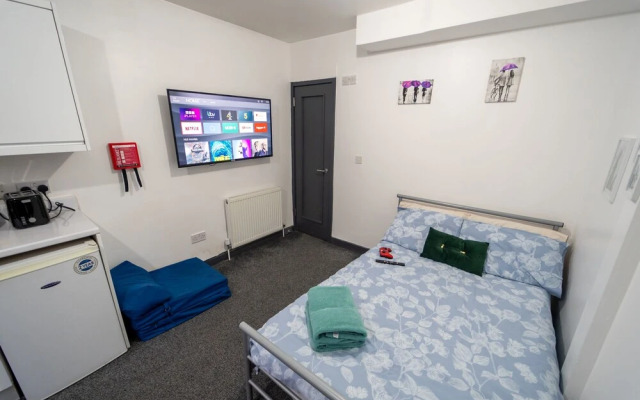 966 Pershore Road Studios In Guest House