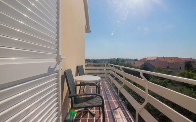 Apartments & Rooms Nada