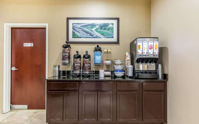 Comfort Suites Houston IAH Airport - Beltway 8