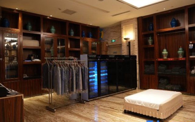 Lingao Hot Spring International Hotel