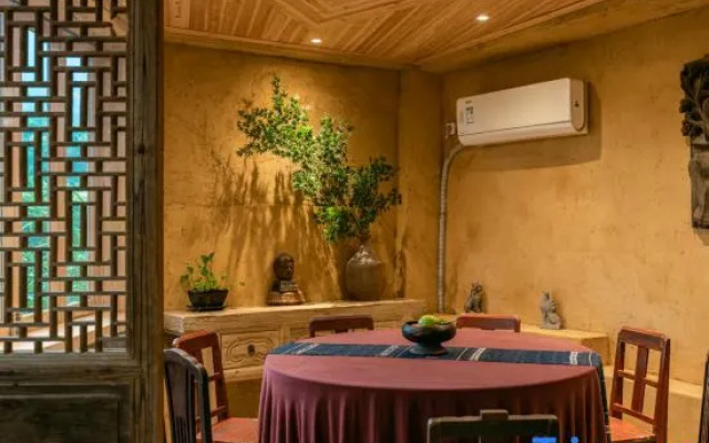 Bishan Oil plant, Bishan Village, Biyang Town, Yixian County, Huangshan City, Anhui province – Restaurant – Huangshan