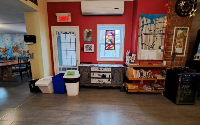 Auberge Jeunesse LouLou's Backpacker Hostel