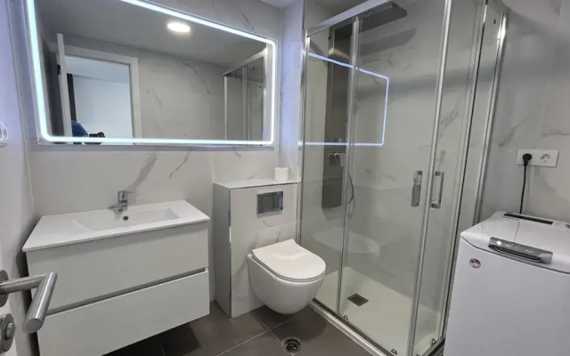Renovated Apartment by the Beach and Yumbo Centre