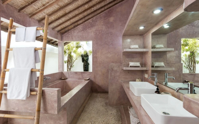 Villa Putih Seminyak