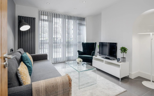 3 Bedroom Apartment in Stratford City