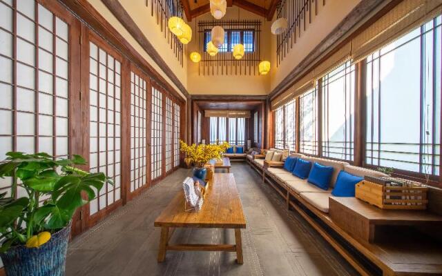 Blossom Hill Yuejingzhuang Hotel