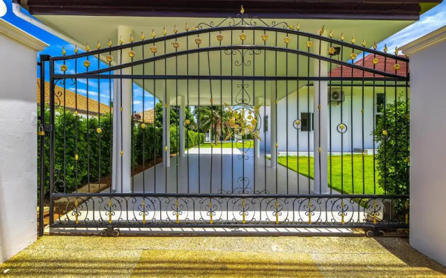 Amazing 6 Bedroom Pool Villa ED60