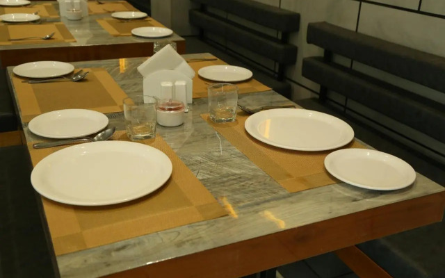 Shri Akshar Hotel