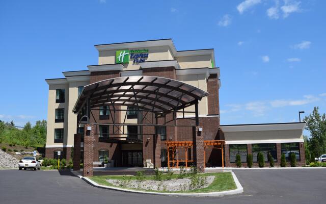 Holiday Inn Express & Suites Geneva Finger Lakes, an IHG Hotel