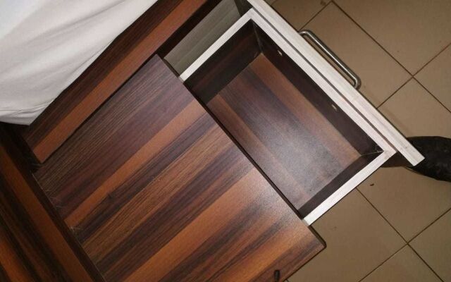 Iroomz Sri Balaji Residency
