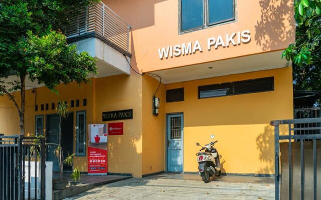 RedDoorz Syariah near Grand Galaxy Park