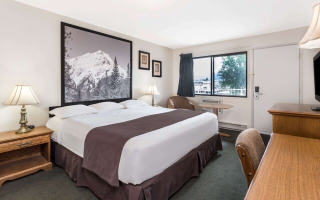 Super 8 by Wyndham Kelowna Bc