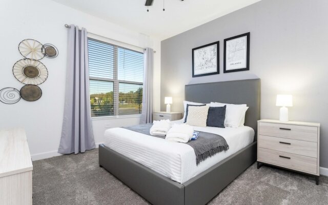 Beautiful Spacious House Near Themed Parks