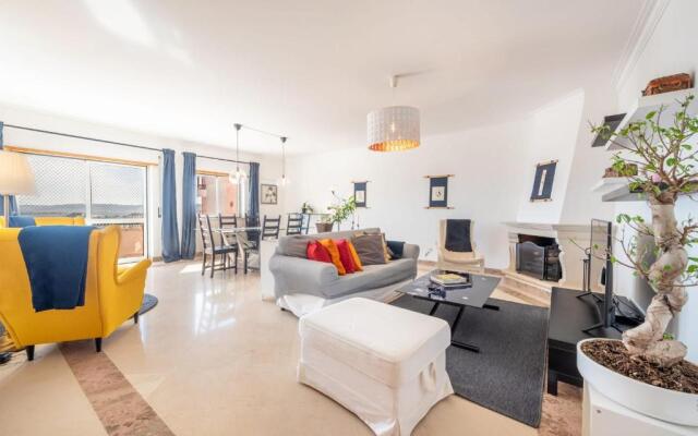 GuestReady - A Vibrant Getaway