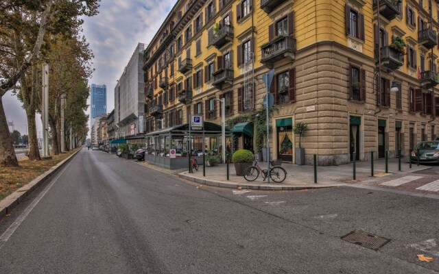 Into Apartments - Studio Somis