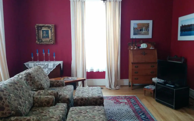Fairmont House Bed & Breakfast
