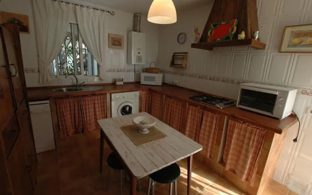 Chalet con piscina privada casa blanca