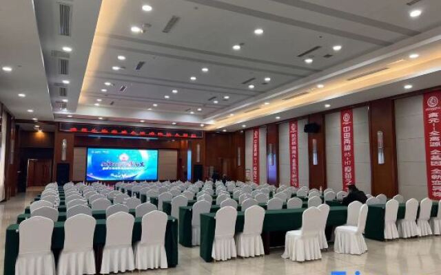 Huayang Holiday Hotel