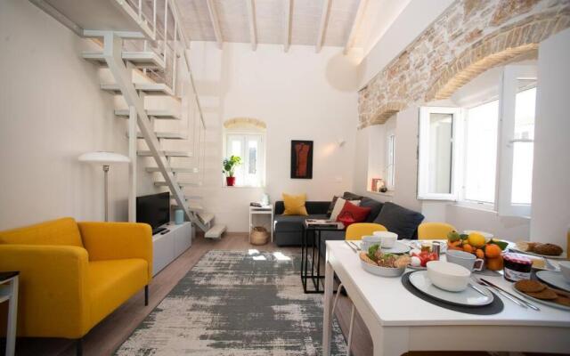 Newly Renovated 1730's Venetian Loft (02) !