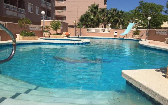 Piscina y terraza a 200m del mar