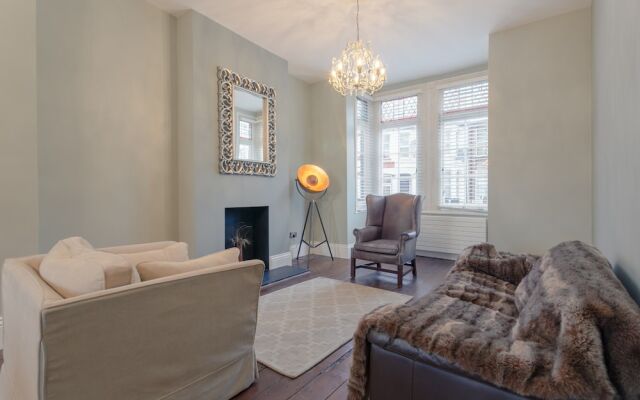 4 Bedroom Victorian House Near Notting Hill