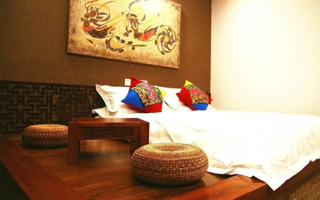 Dunhuang Tangren Pavilion (Mingsha Mountain Crescent Spring Scenic Area)
