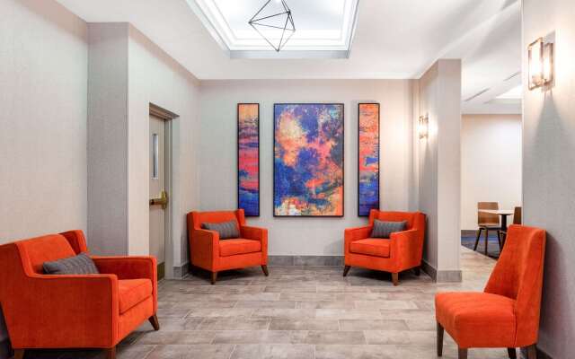 La Quinta Inn & Suites by Wyndham St. Petersburg Northeast