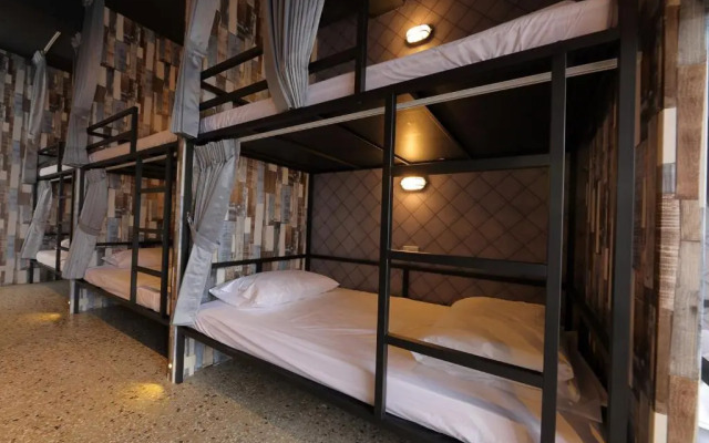 Topbunk Hostel