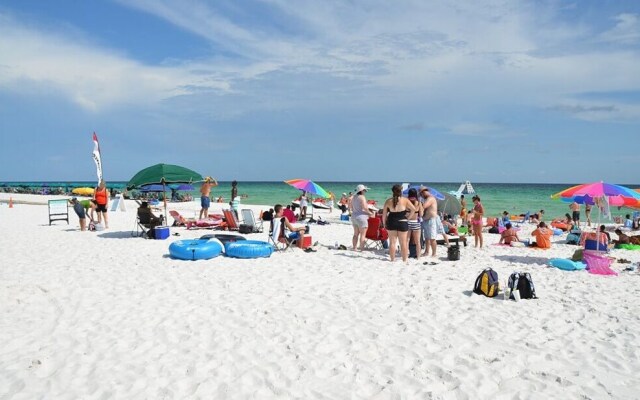 The Gem - 3 Br condo by RedAwning