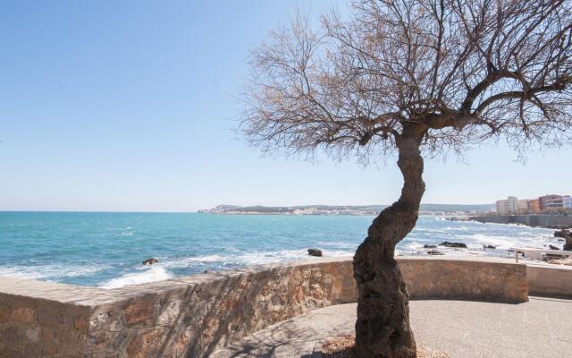 Luxury Apartment in L'Escala Catalonia with Beach Nearby