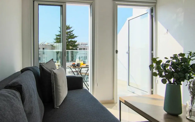 Phaedrus Living: Seaside Luxury Flat Lighthouse 65