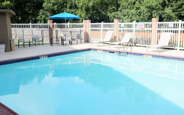 Holiday Inn Express Hotel & Suites Baton Rouge North