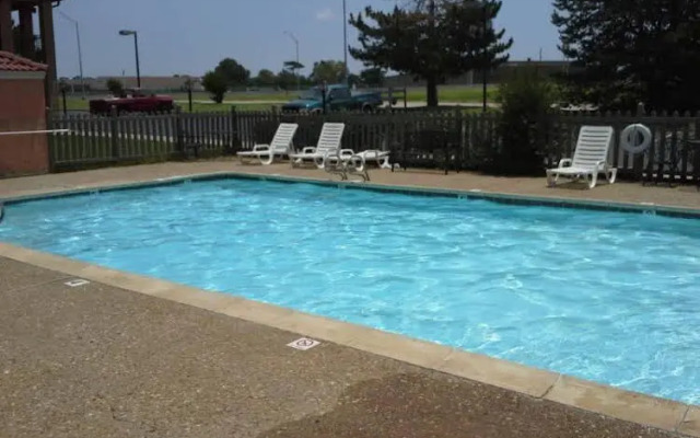 Howard Johnson Tulsa East Airport
