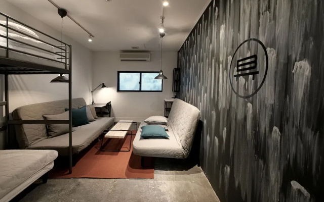 BENCH - Hostel