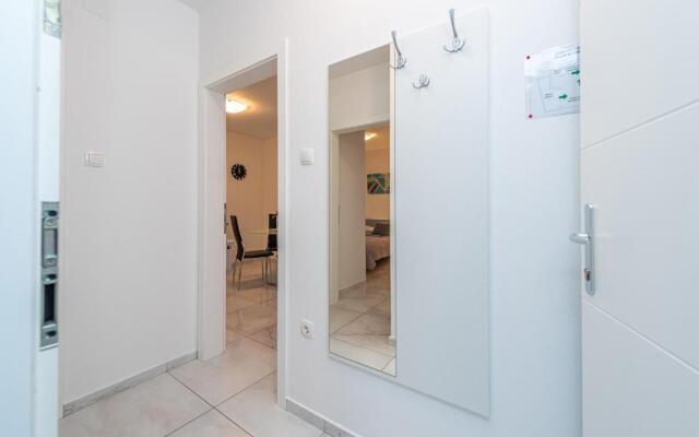 Star 5 modern & centrally ap for 4